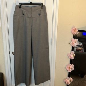 High waist, wide leg pants. Multiple button detail. 31” inseam. Black and white